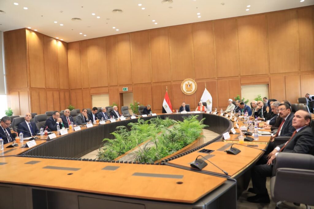 “قنصوه” فى اجتماع الاعلى للجامعات :- الإسراع بإجراءات تدويل الجامعات المصرية وتصدير التعليم العالي للخارج